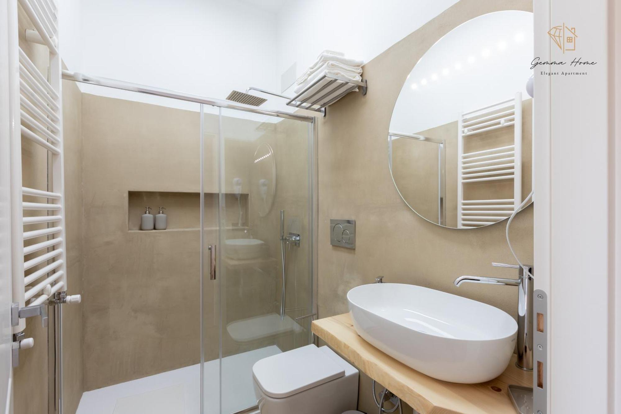 Gemma House - 100mt To Metro Station, 2 En-suite Bathrooms *