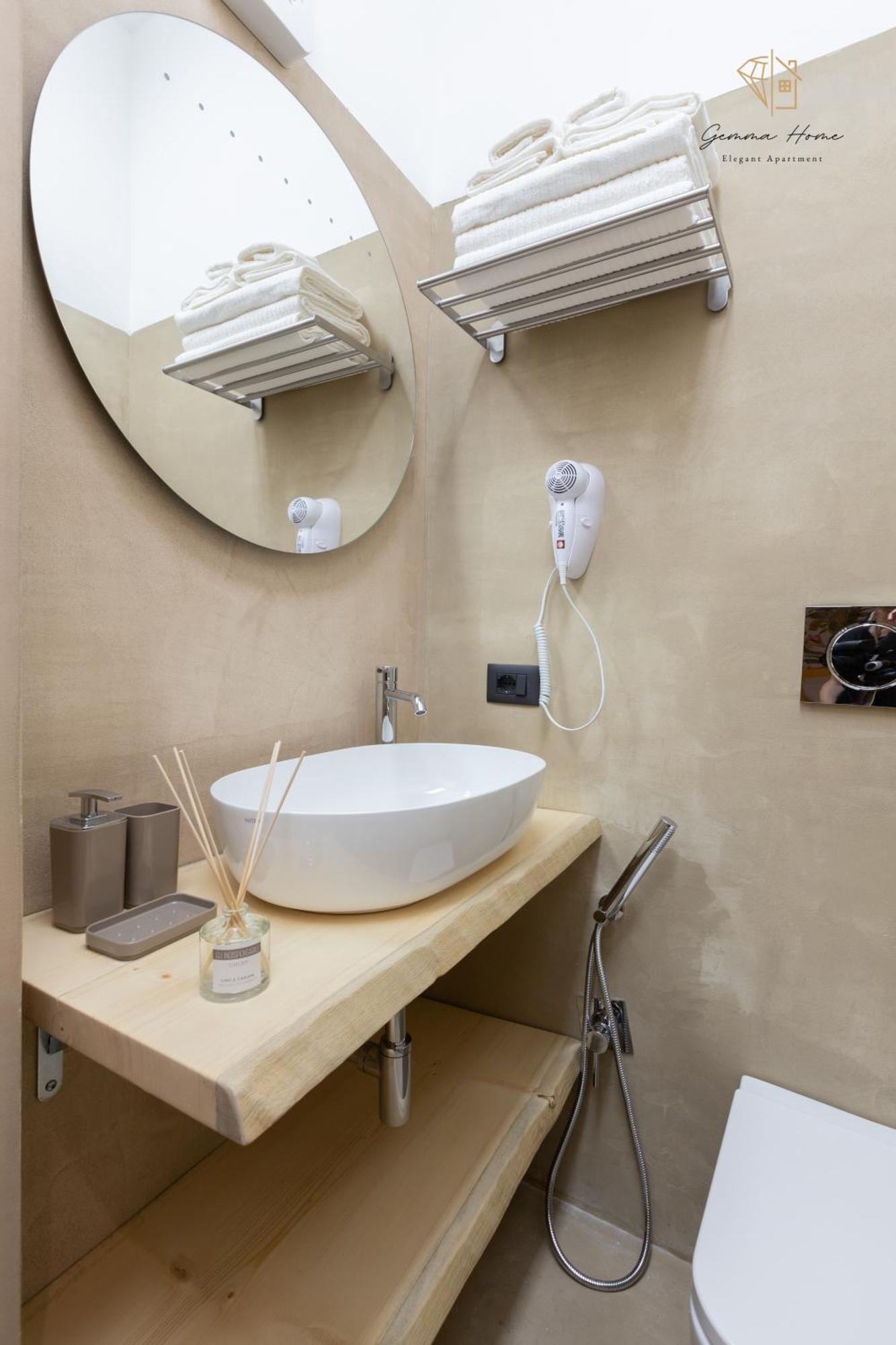 Gemma House - 100mt To Metro Station, 2 En-suite Bathrooms Rom