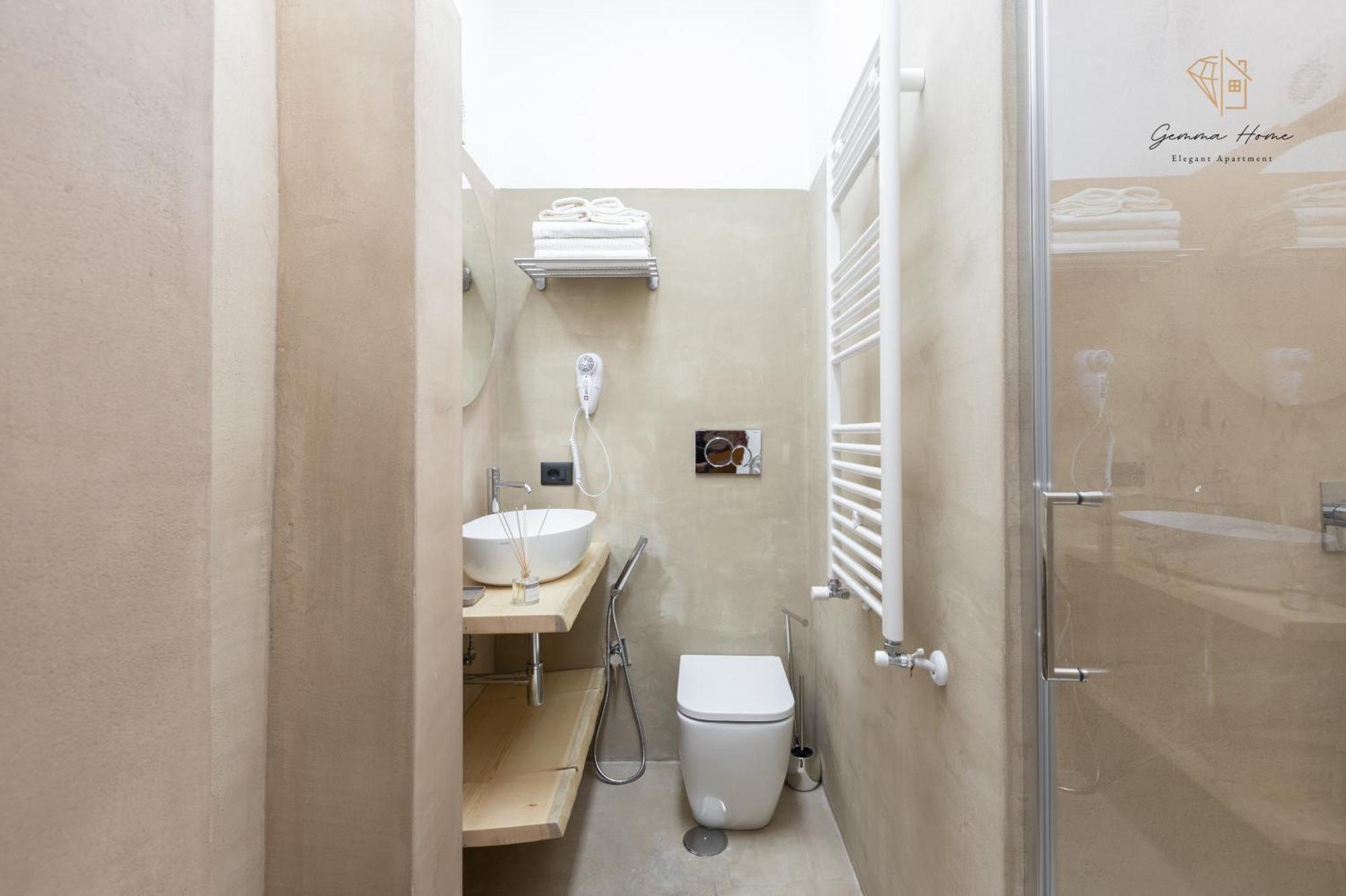 Gemma House - 100mt To Metro Station, 2 En-suite Bathrooms Apartment *