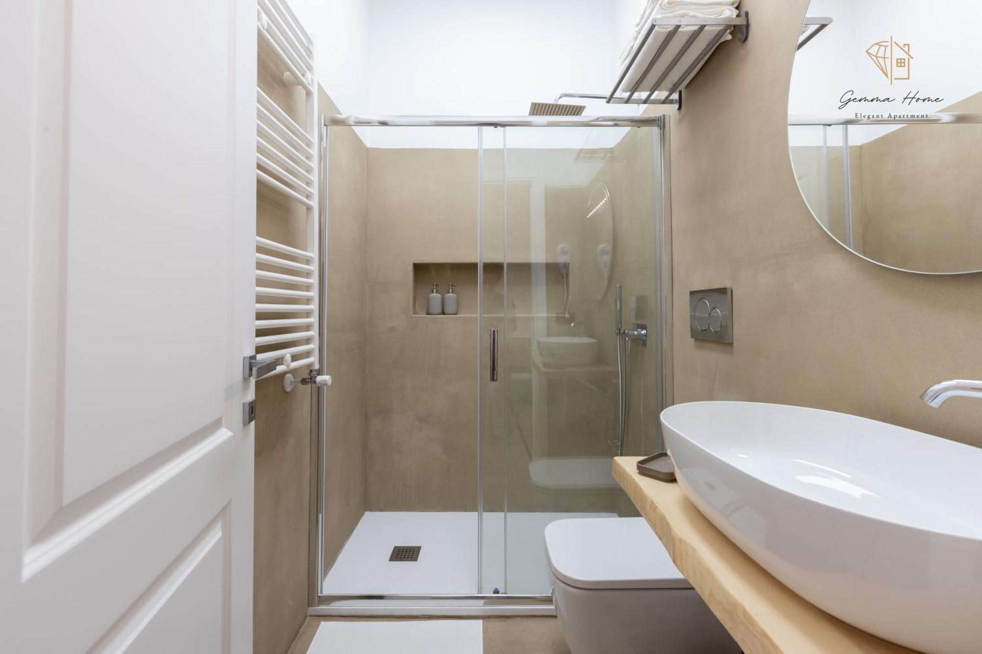 Apartment Gemma House - 100mt To Metro Station, 2 En-suite Bathrooms Rom
