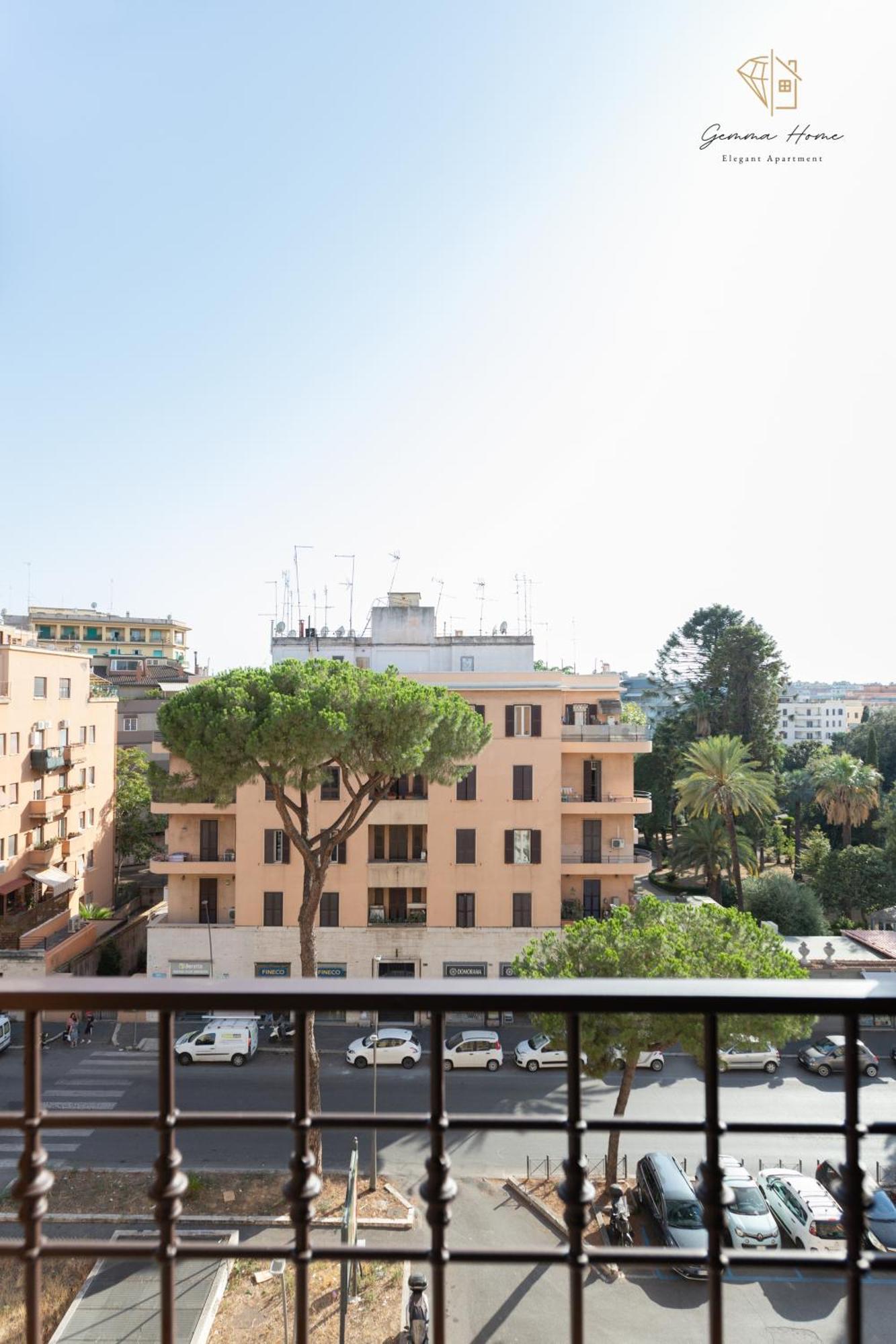 Apartment Gemma House - 100mt To Metro Station, 2 En-suite Bathrooms *
