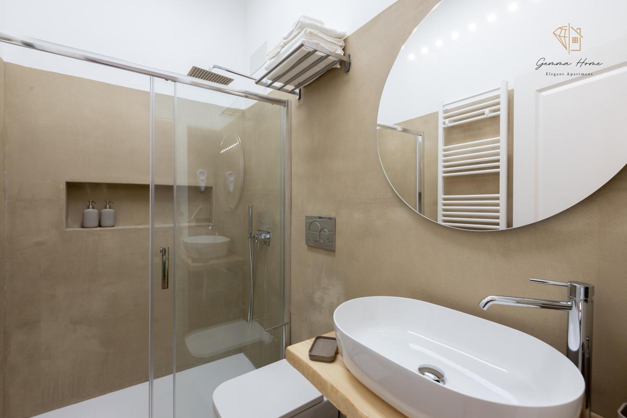 Apartment Gemma House - 100mt To Metro Station, 2 En-suite Bathrooms *