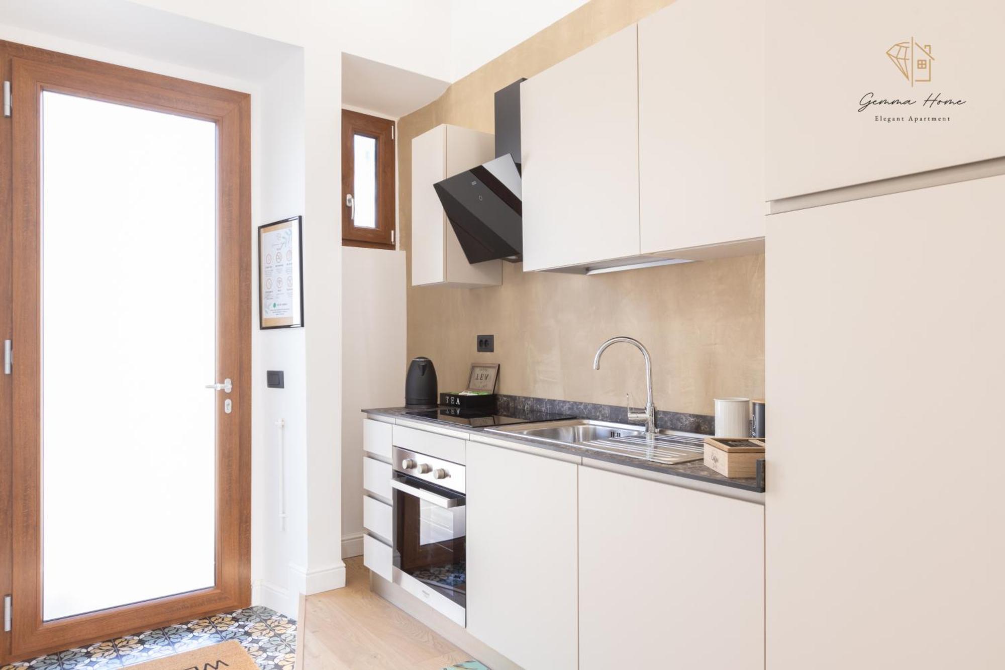 Gemma House - 100mt To Metro Station, 2 En-suite Bathrooms *
